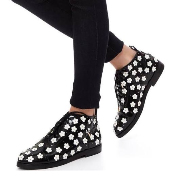 Isa Tapia Shoes - HP✨🆕Isa Tapia Leather Winston Floral Ankle Boot